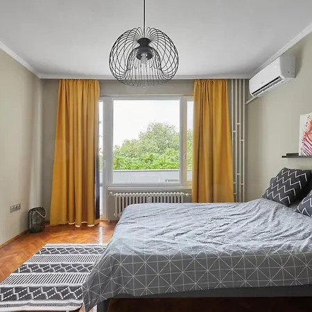 Lejlighed Lazur 2bd Flat Next To The Sea Garden By Flat Mаnаger